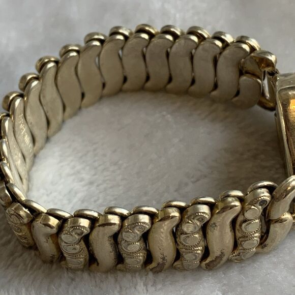 Vintage Co-Star Sweetheart Bracelet | WWII Era | Gold Over Sterling Floral Heart - Picture 8 of 11